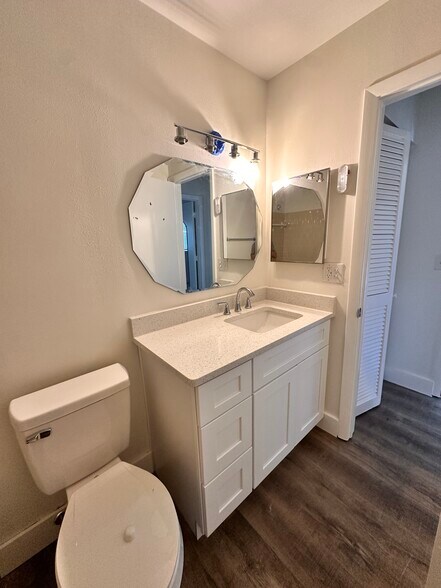 Building Photo - 535 Parkdale Mews