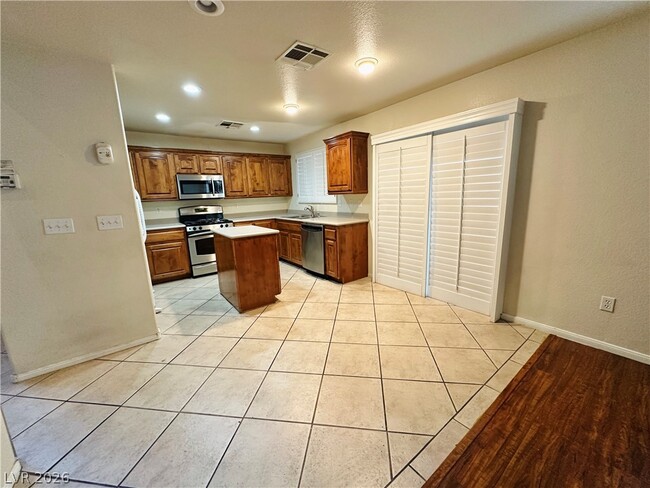 Building Photo - 5018 Lime Kiln Ave