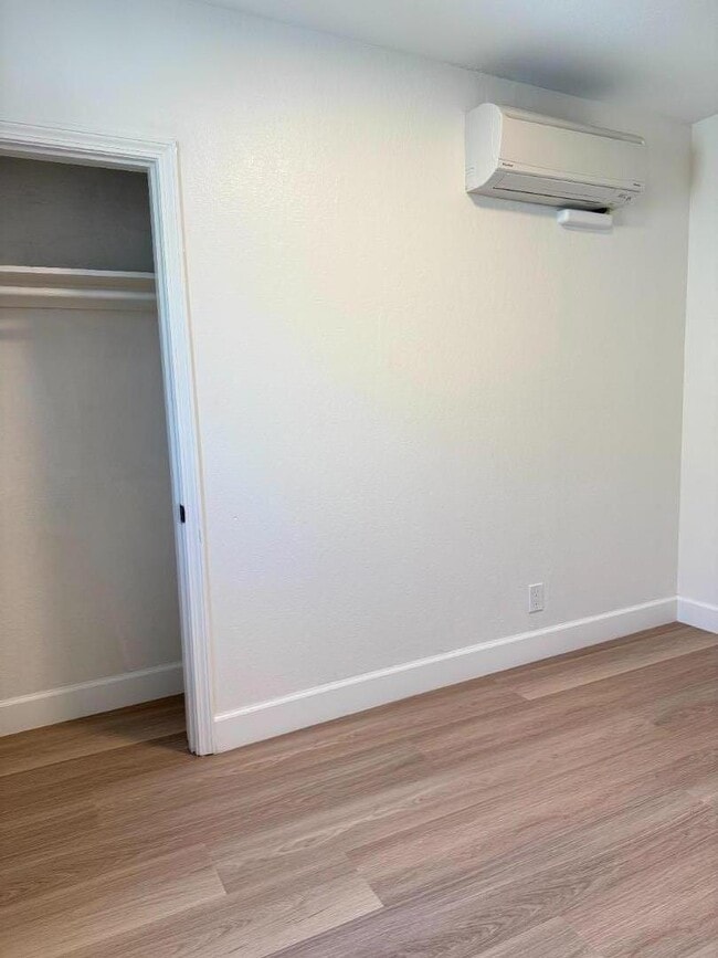 Building Photo - 318 3rd Ln
