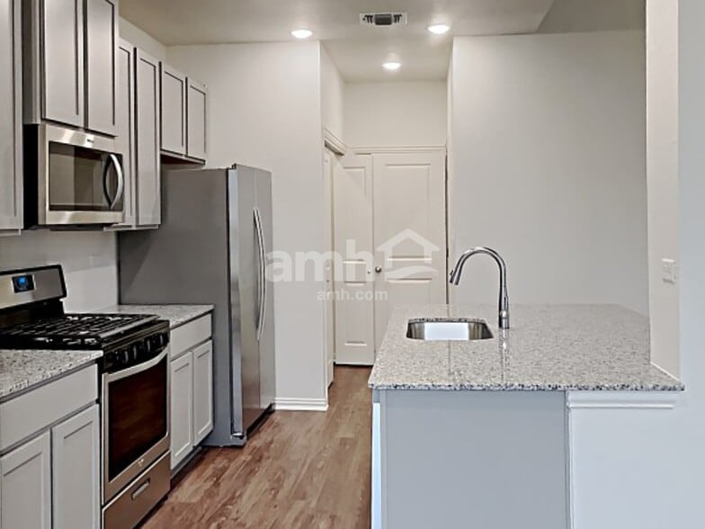 Building Photo - 360 Aspen Waters