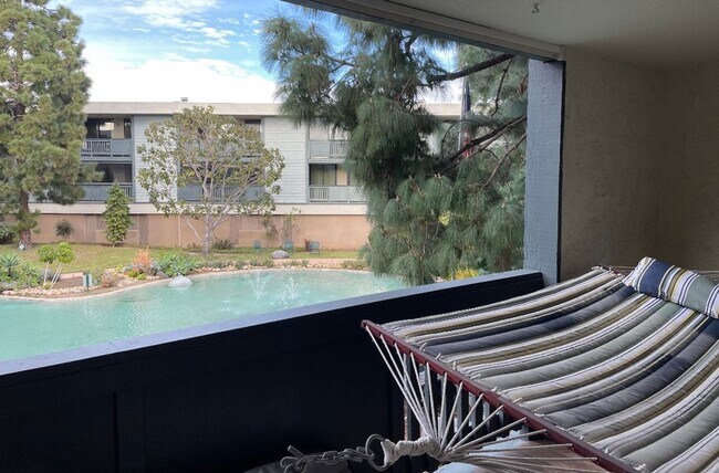 Building Photo - Fully Furnished, 1 bed/ 1 bath Point Loma condo close to the Bay & Liberty Station!
