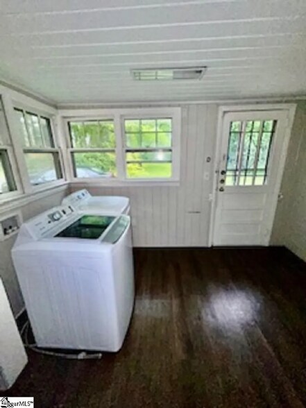 Building Photo - 533 Farley Ave