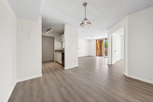 Building Photo - 117 Yacht Club Way