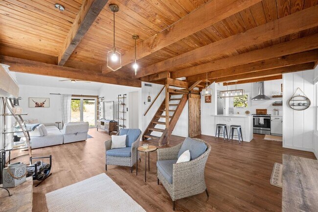 Building Photo - 650 Springlake Dr