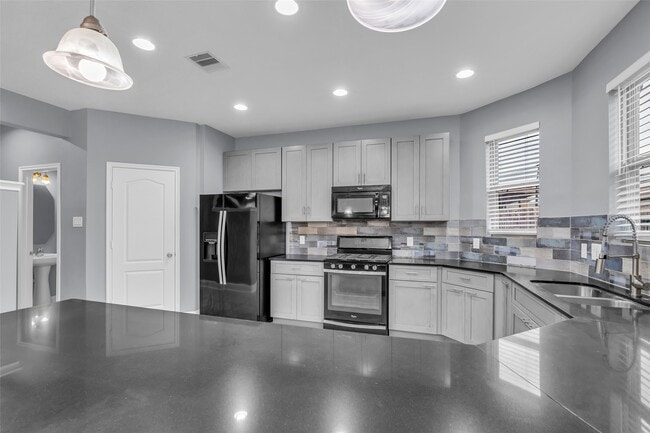 Building Photo - 2707 Volute