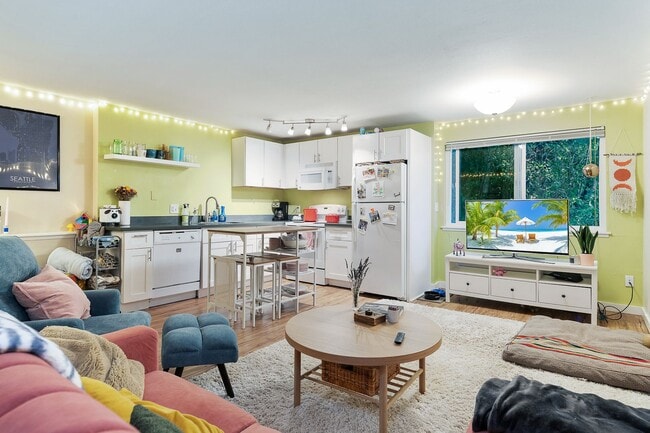 Interior Photo - Huge 2 bedroom units on Queen Anne across ...