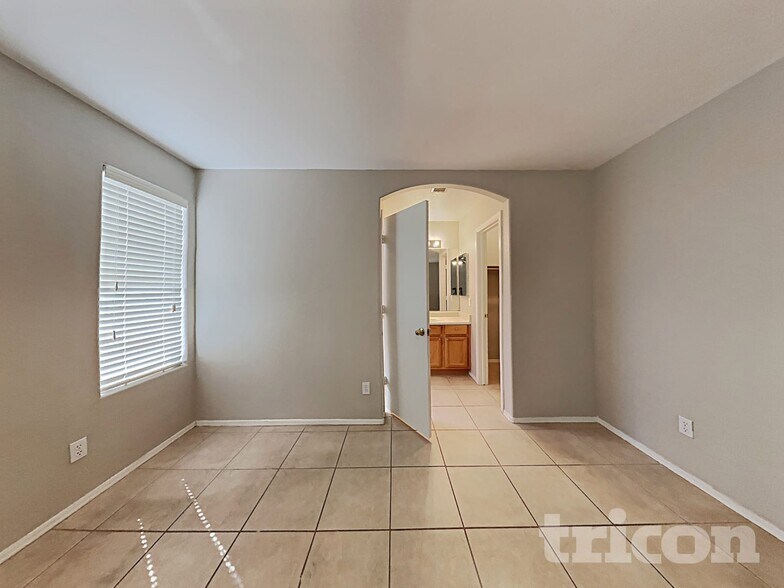 Building Photo - 3555 W Via Del Sol Dr
