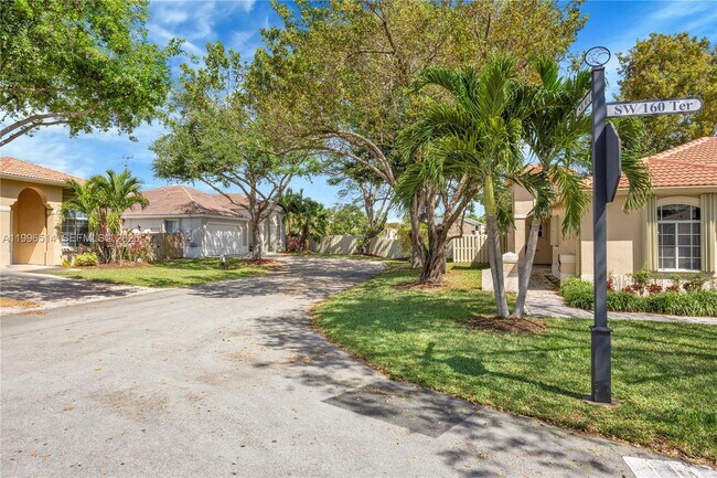 Building Photo - 16000 SW 91st Ct