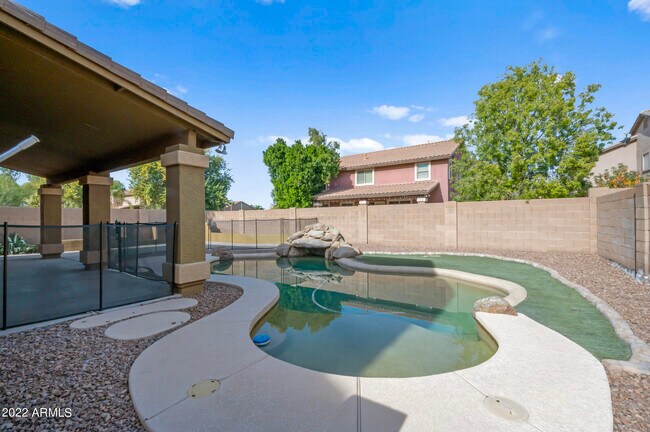Building Photo - 2684 E Birchwood Pl