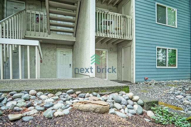 Building Photo - Charming 2 Bedroom 1 Bathroom Condo!
