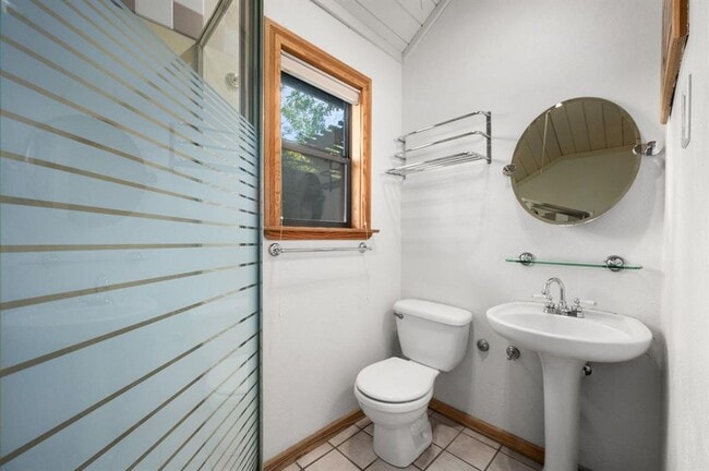 Building Photo - 1811 Waterston Ave