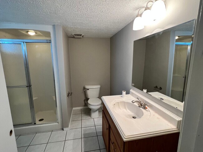 Building Photo - Updated home in Shively