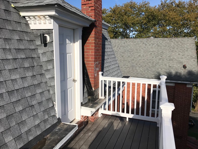 Private deck - 141 W Broad St