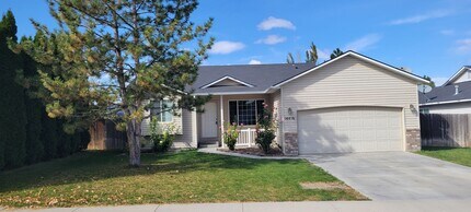 Building Photo - Caldwell 4 Bedroom 2 Bath Home + Bonus Room!