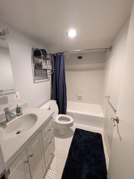 Building Photo - 2300 Pimmit Dr