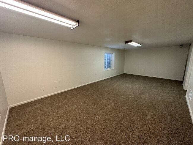 Building Photo - 5 br, 2 bath House - 1025 Homer Ave.
