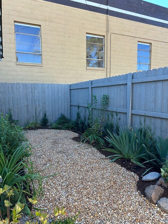 Building Photo - Newly Remodeled Studio in Downtown Redmond
