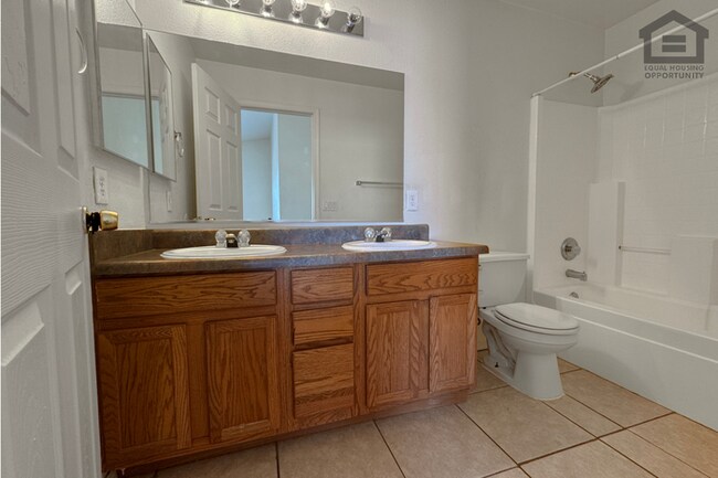 Building Photo - 3Bed/2Bath House at Northern Ave/87th Ave! Ready for Immediate Move-In! – Corner Lot!