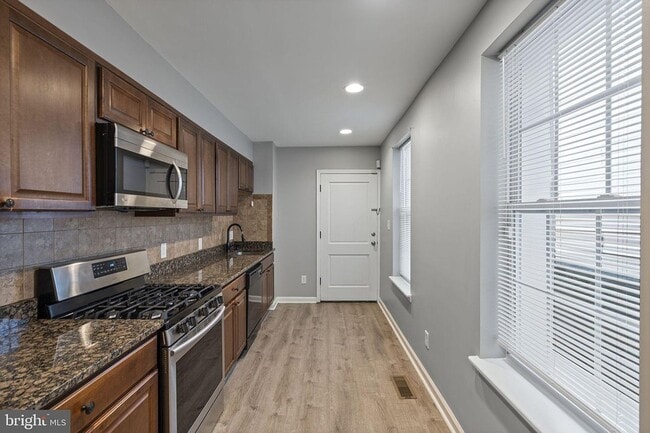 Building Photo - 764 Ramsay St