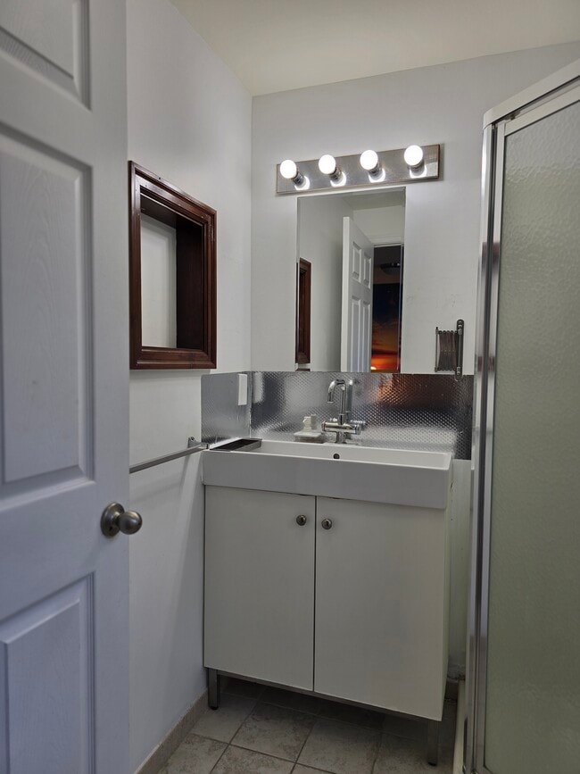 Building Photo - 1922 Garfield St