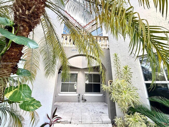 Building Photo - 4902 SW 141st Ave