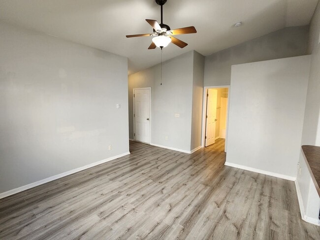 Building Photo - 1351 E Oakland St