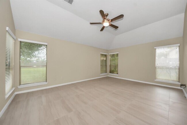 Building Photo - 10214 White Oak Trail Ln