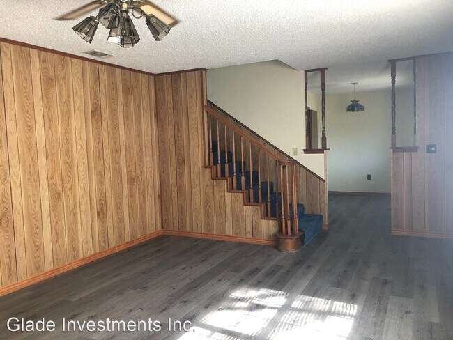 Building Photo - 3 br, 2 bath House - 203 Carriage Lane