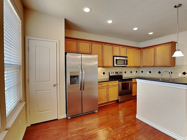 Building Photo - 950 Henderson St