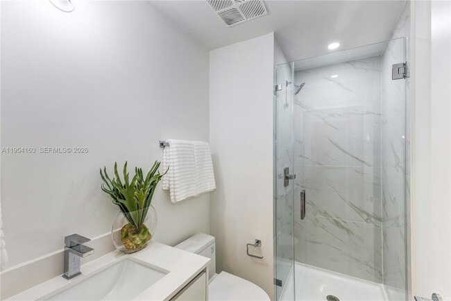 Building Photo - 700 NE 24th St