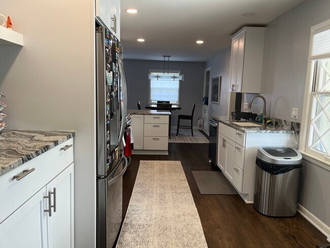 Building Photo - 8445 N Greenvale Rd