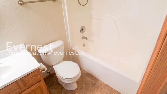 Building Photo - 250 Opal Ct