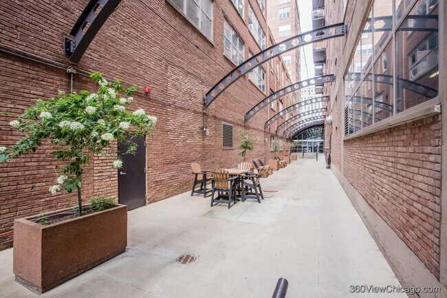 Building Photo - 500 S Clinton St