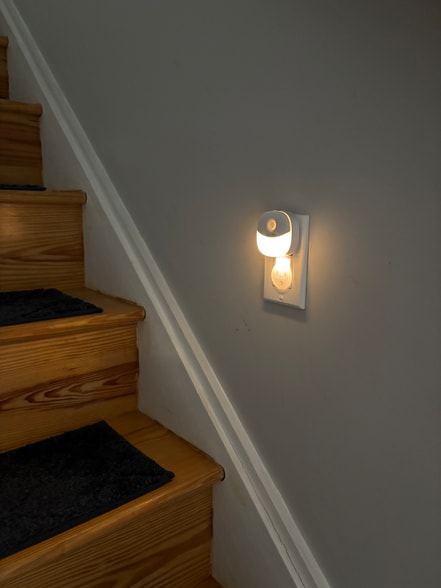 Building Photo - 527 Titan St