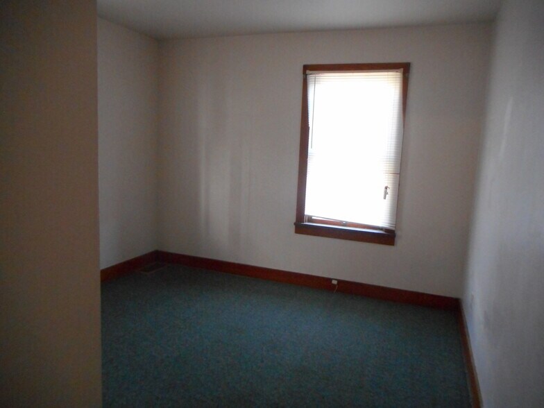 Building Photo - 318 Sheppard Ave