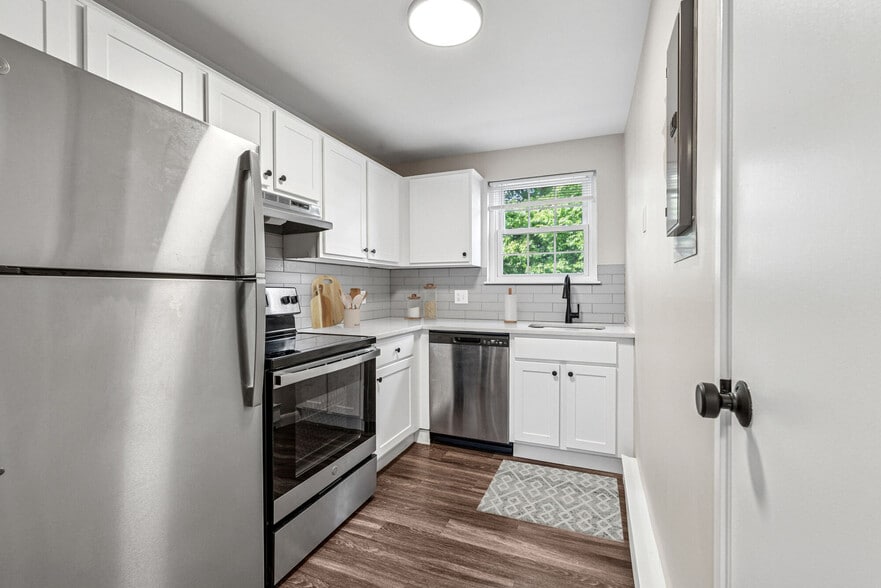 Building Photo - Newton Gardens