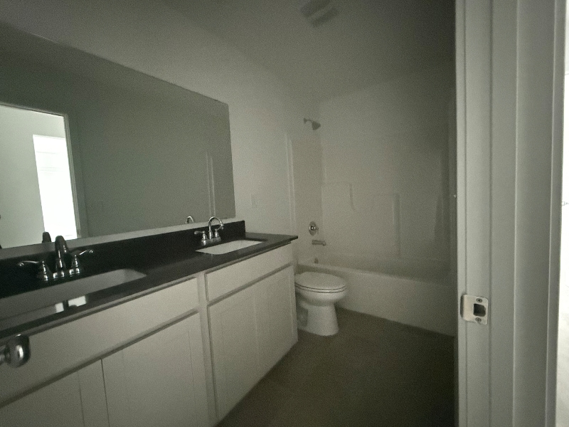 Building Photo - 2791 Linwood Ave
