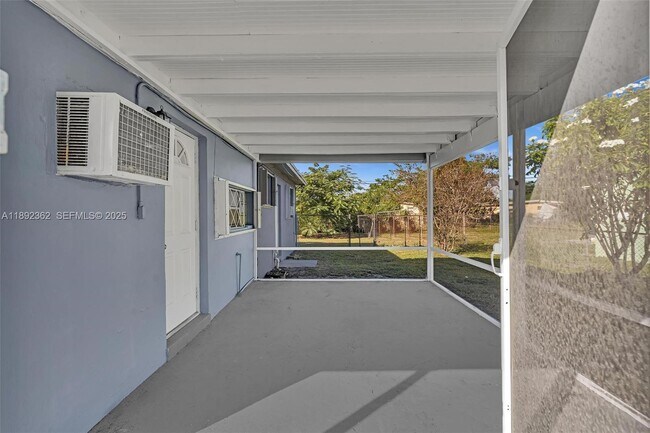 Building Photo - 137 NW 29th Ave