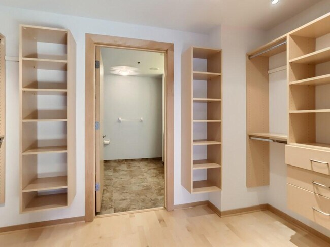 Building Photo - 401 N 2nd St