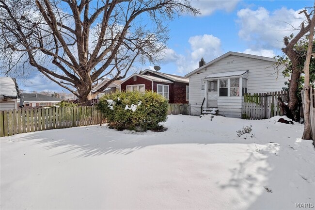 Building Photo - 3915 Schiller Pl