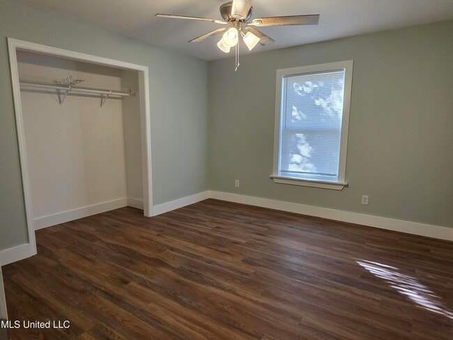 Building Photo - 412 Robert St