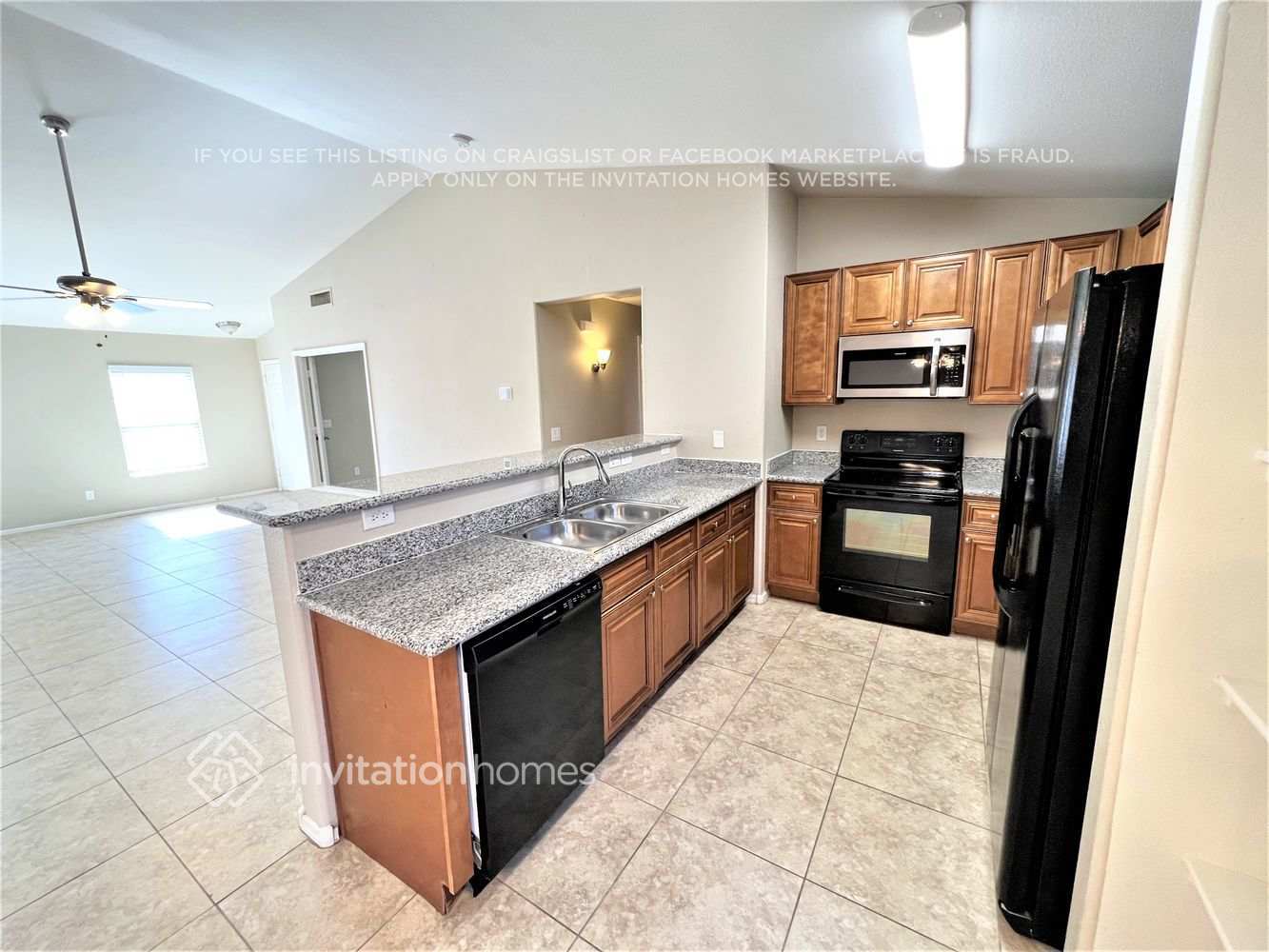 Building Photo - 1057 S Wildrose Cir