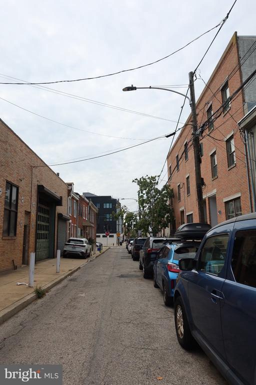 Building Photo - 1726 S Orianna St