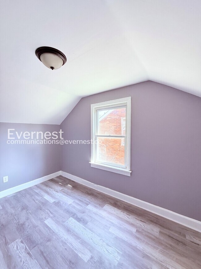 Building Photo - 9460 Wayburn St