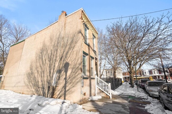 Building Photo - 707 Royden St