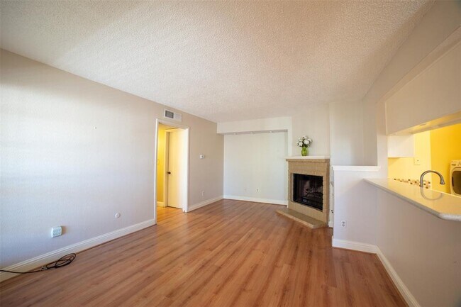 Building Photo - 2800 Jeanetta St