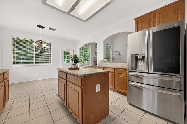 Building Photo - 2710 Five Oaks Dr