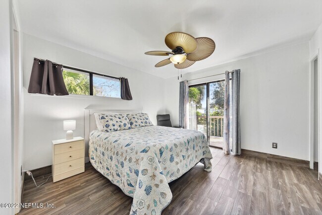 Building Photo - 512 10th Pl S