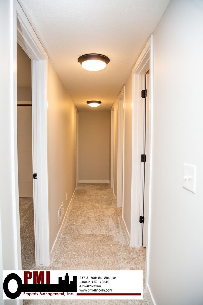Building Photo - 5 Bedroom 3 bath, beautiful home in North ...