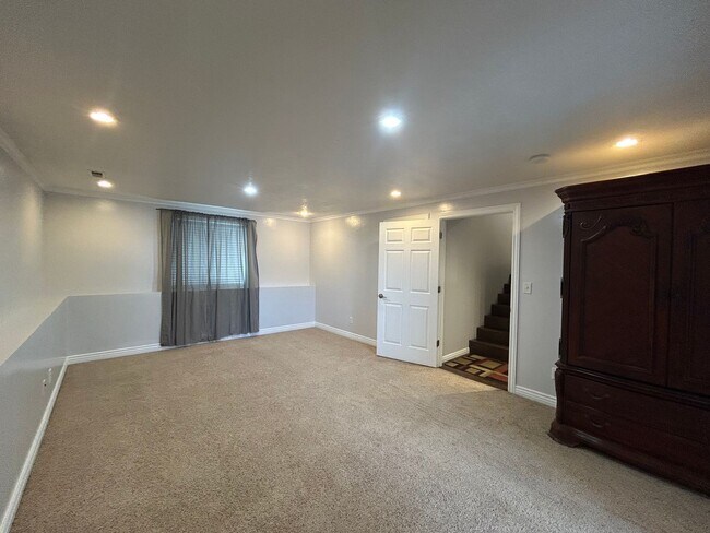 Building Photo - 4 Bedroom 4 Bathroom Home in Provo, Utah!